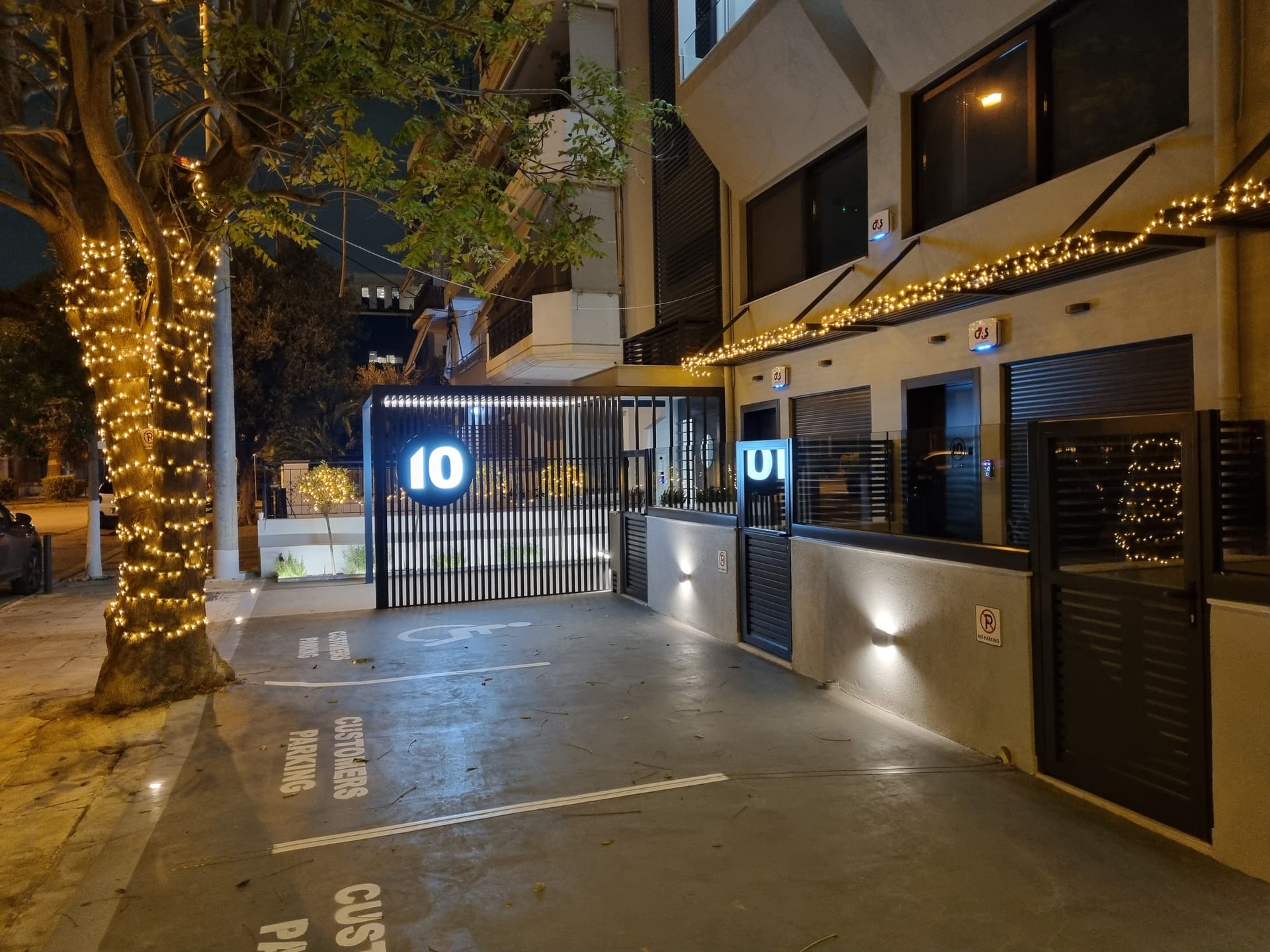 10 Apartments & Suites Athens - 3