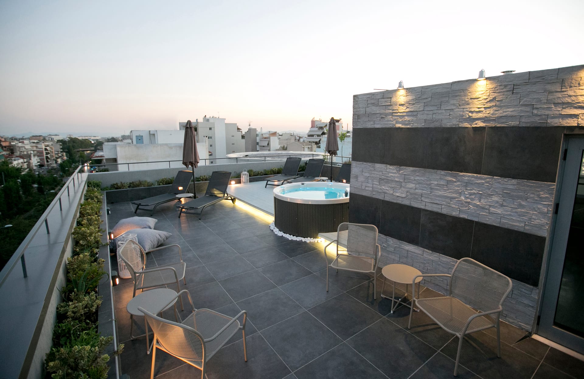 47 Luxury Suites and Lofts - 43