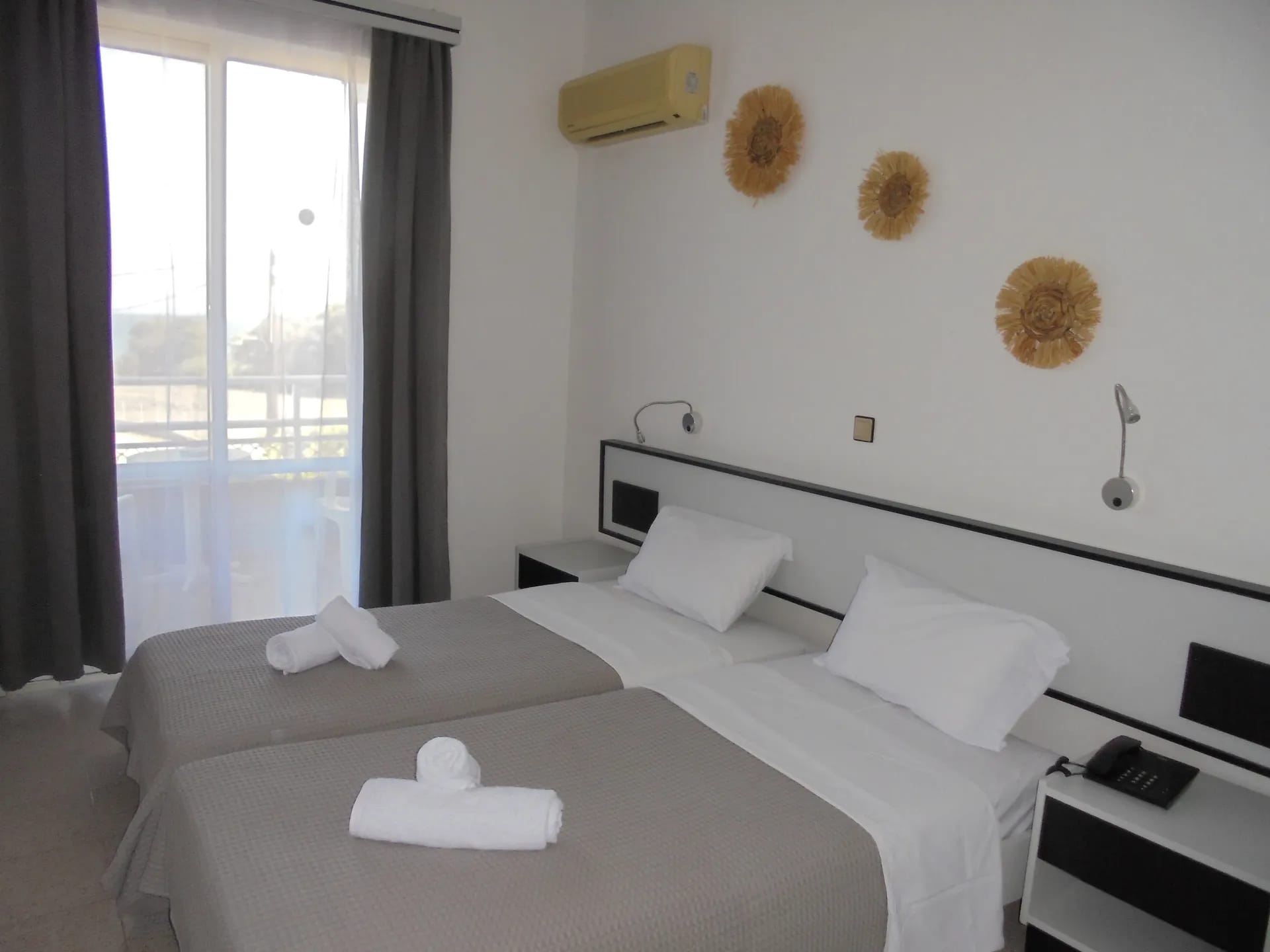 Asterias Bay Hotel - 3