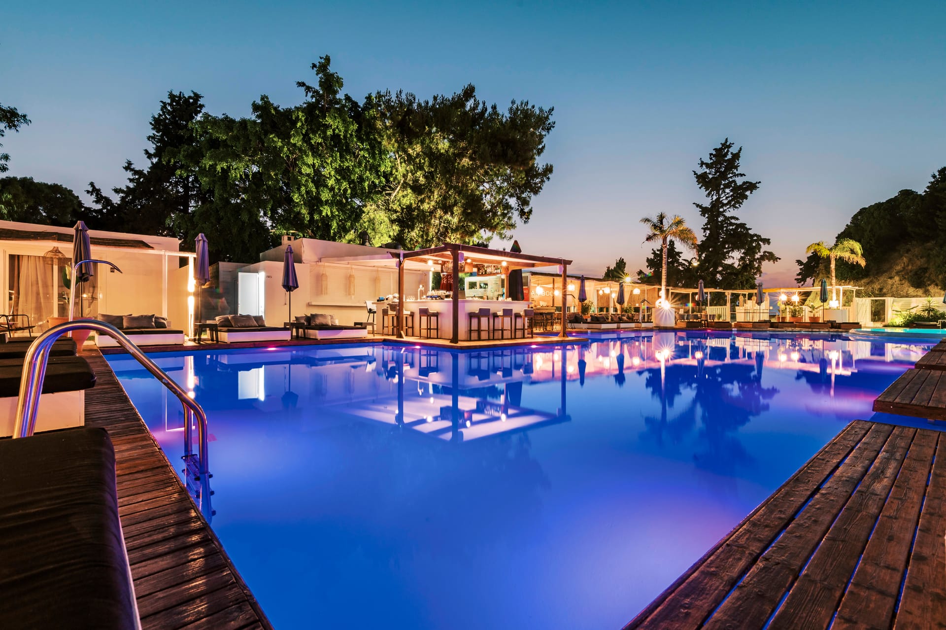 Bamboo Suites Boutique Hotel - 12