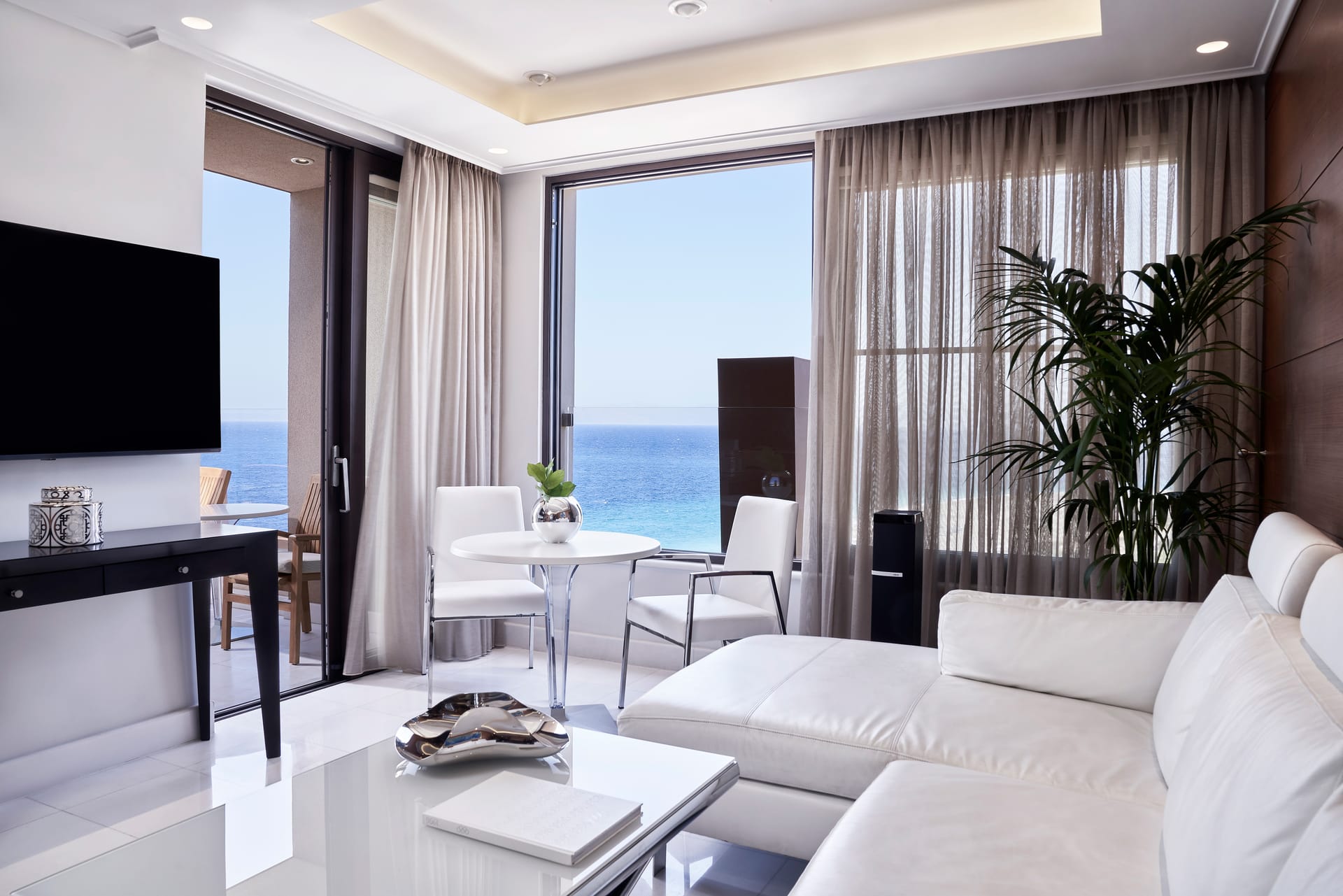 Bellevue On The Beach Suites - 3