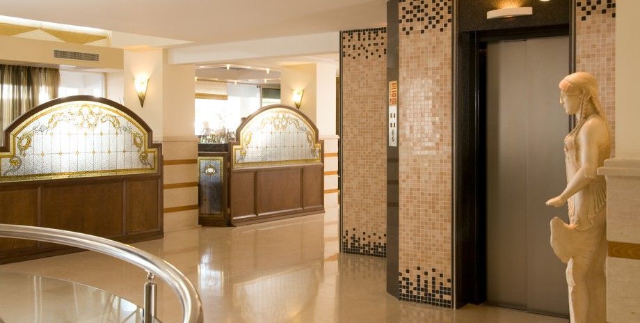 Best Western Plus Plaza Hotel - 4