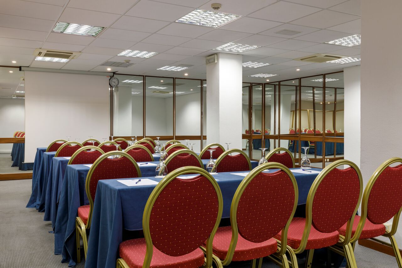 Best Western Plus Plaza Hotel - 37