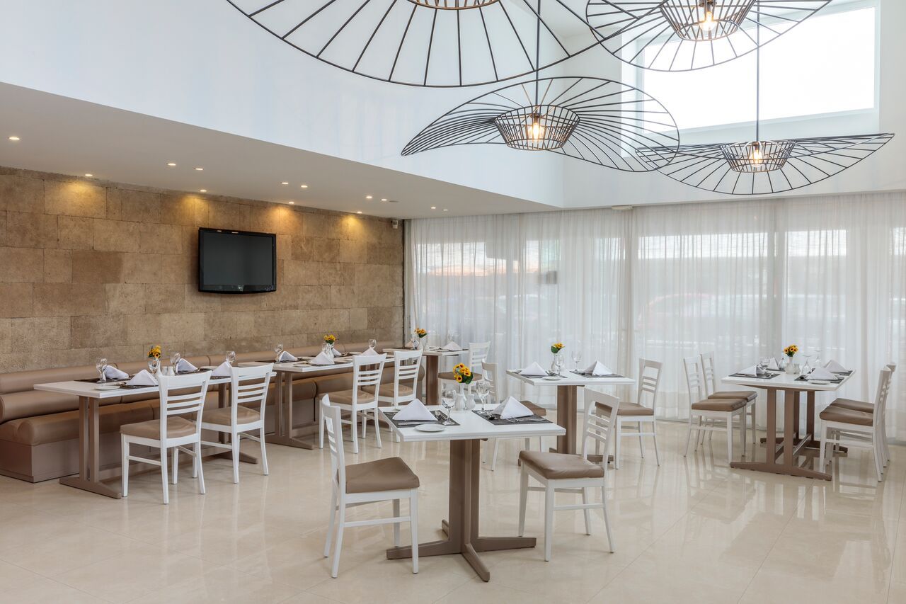 Best Western Plus Plaza Hotel - 38