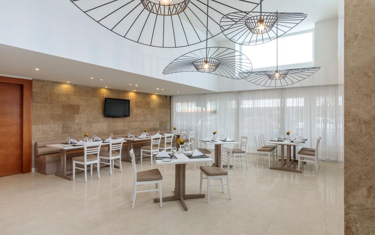 Best Western Plus Plaza Hotel - 39