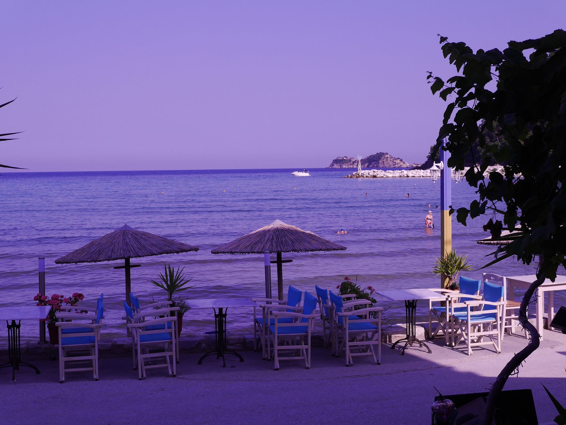 Blue Sea Beach Hotel - 12