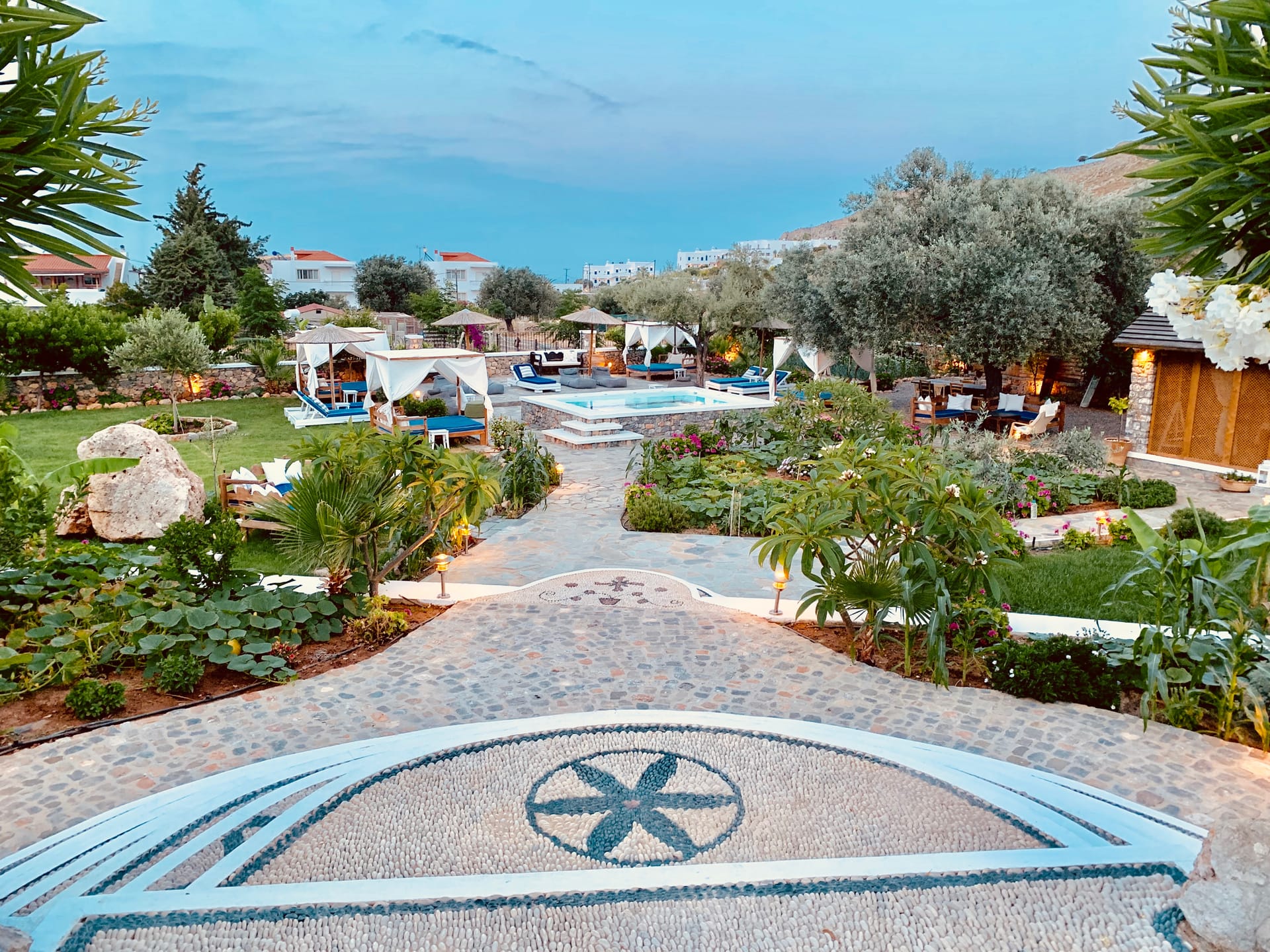 Caesars Gardens Hotel & Spa - 2