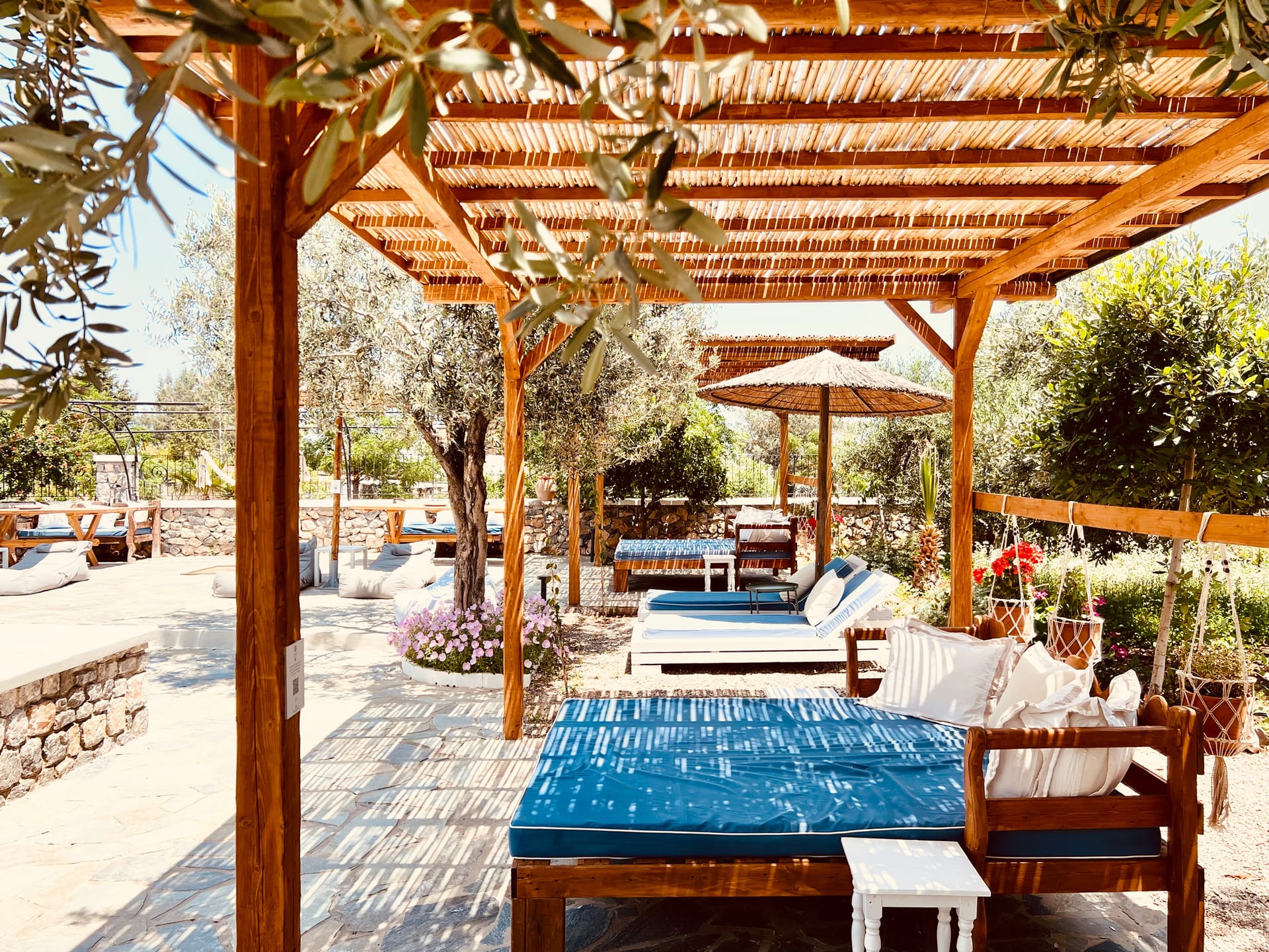 Caesars Gardens Hotel & Spa - 11