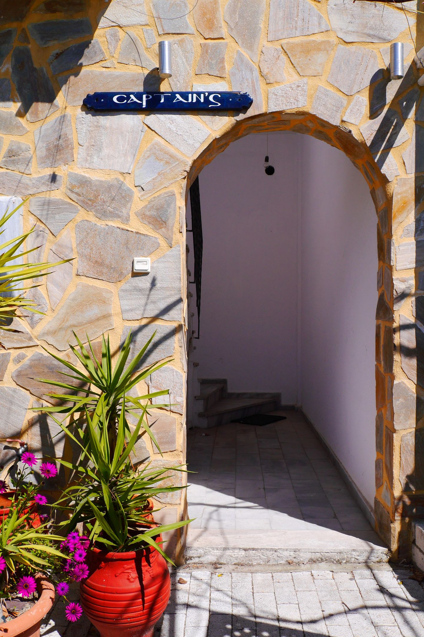 Captain Beach Boutique Apartments - 5