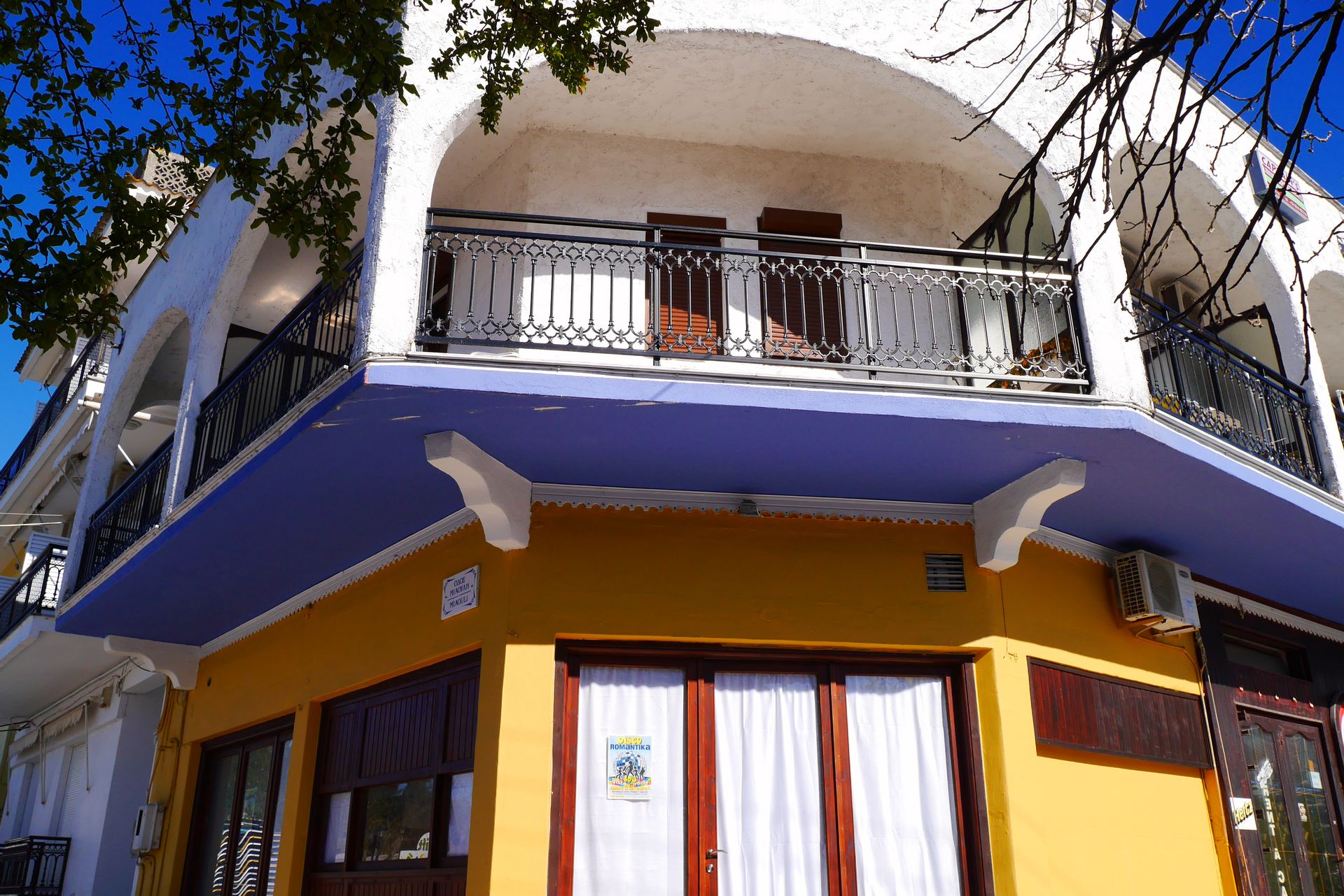 Captain Beach Boutique Apartments - 11