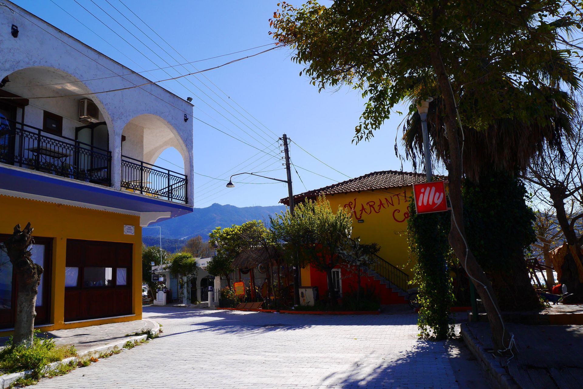Captain Beach Boutique Apartments - 18