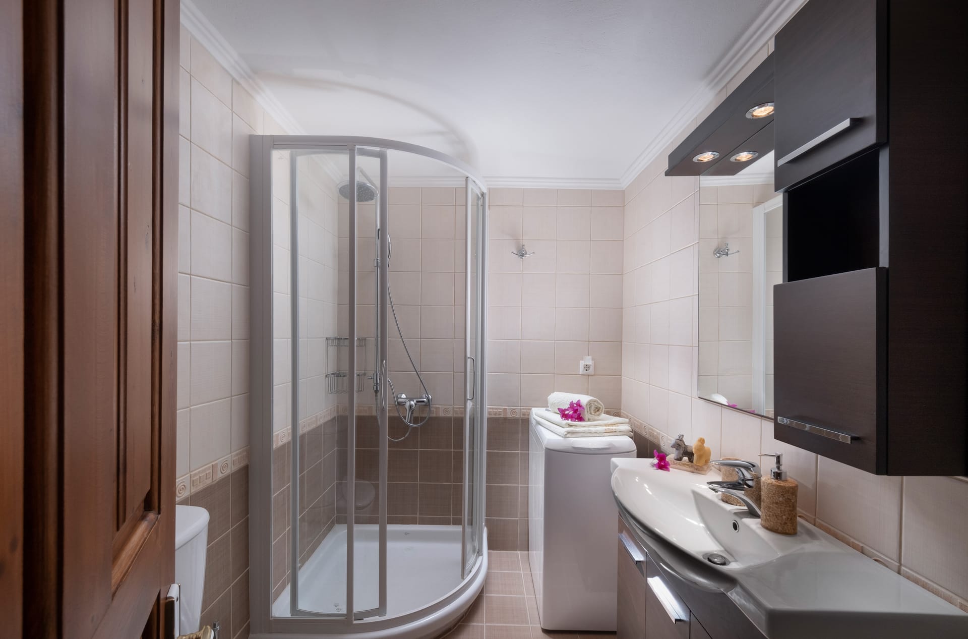 Douskos Exclusive Property - 15