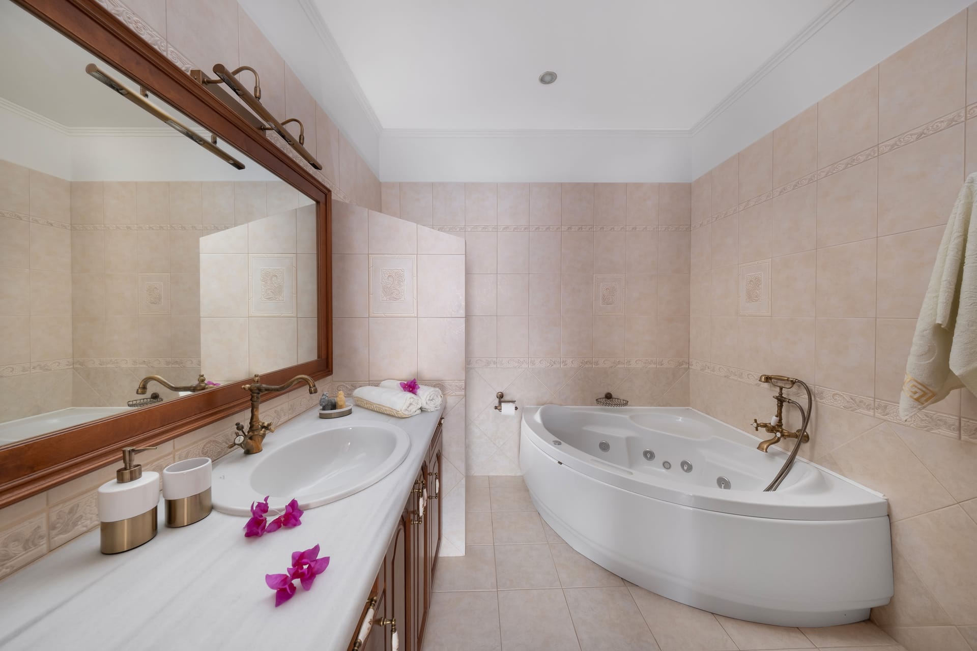 Douskos Exclusive Property - 16