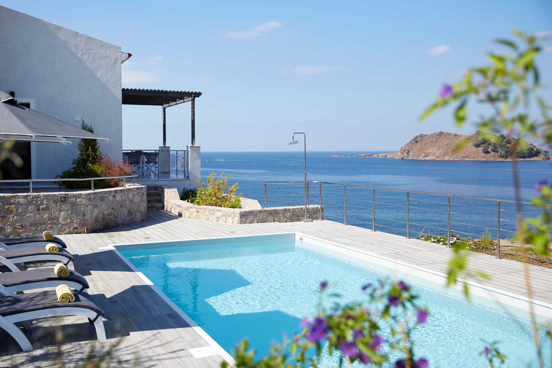 Eleia Seafront Rooms & Villas - 1