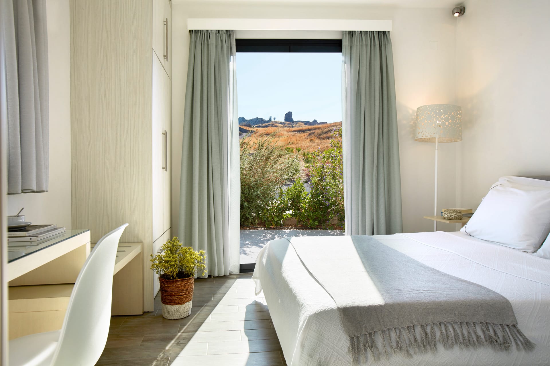 Eleia Seafront Rooms & Villas - 4