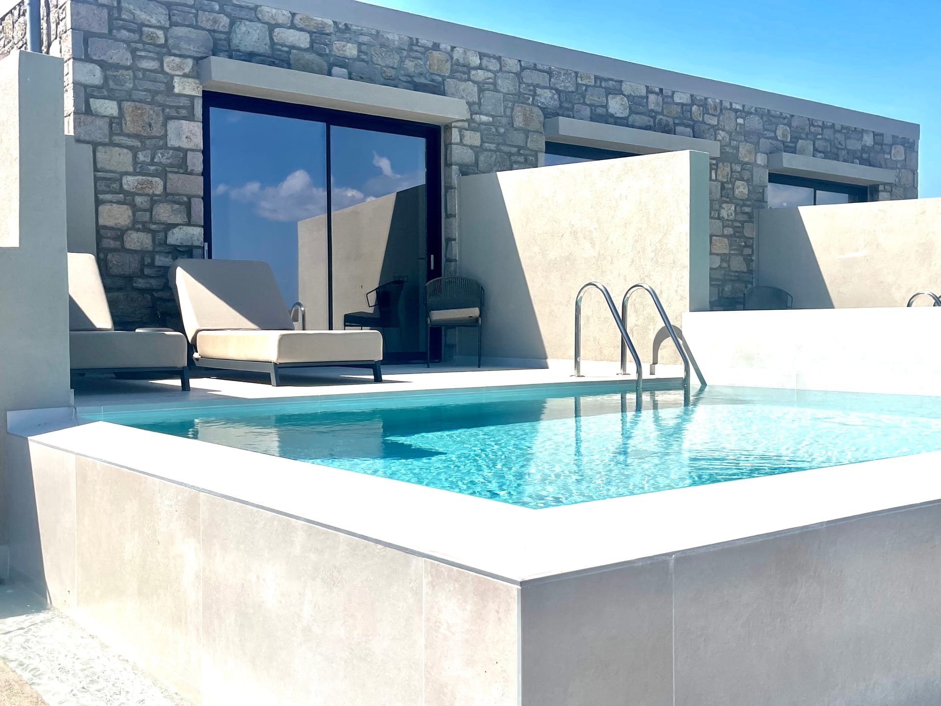 Eleia Seafront Rooms & Villas - 8