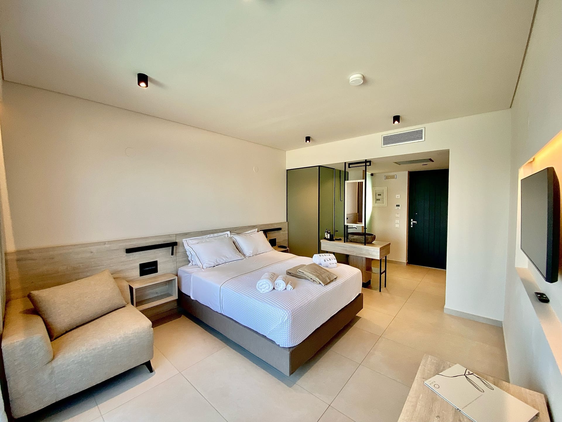 Eleia Seafront Rooms & Villas - 12