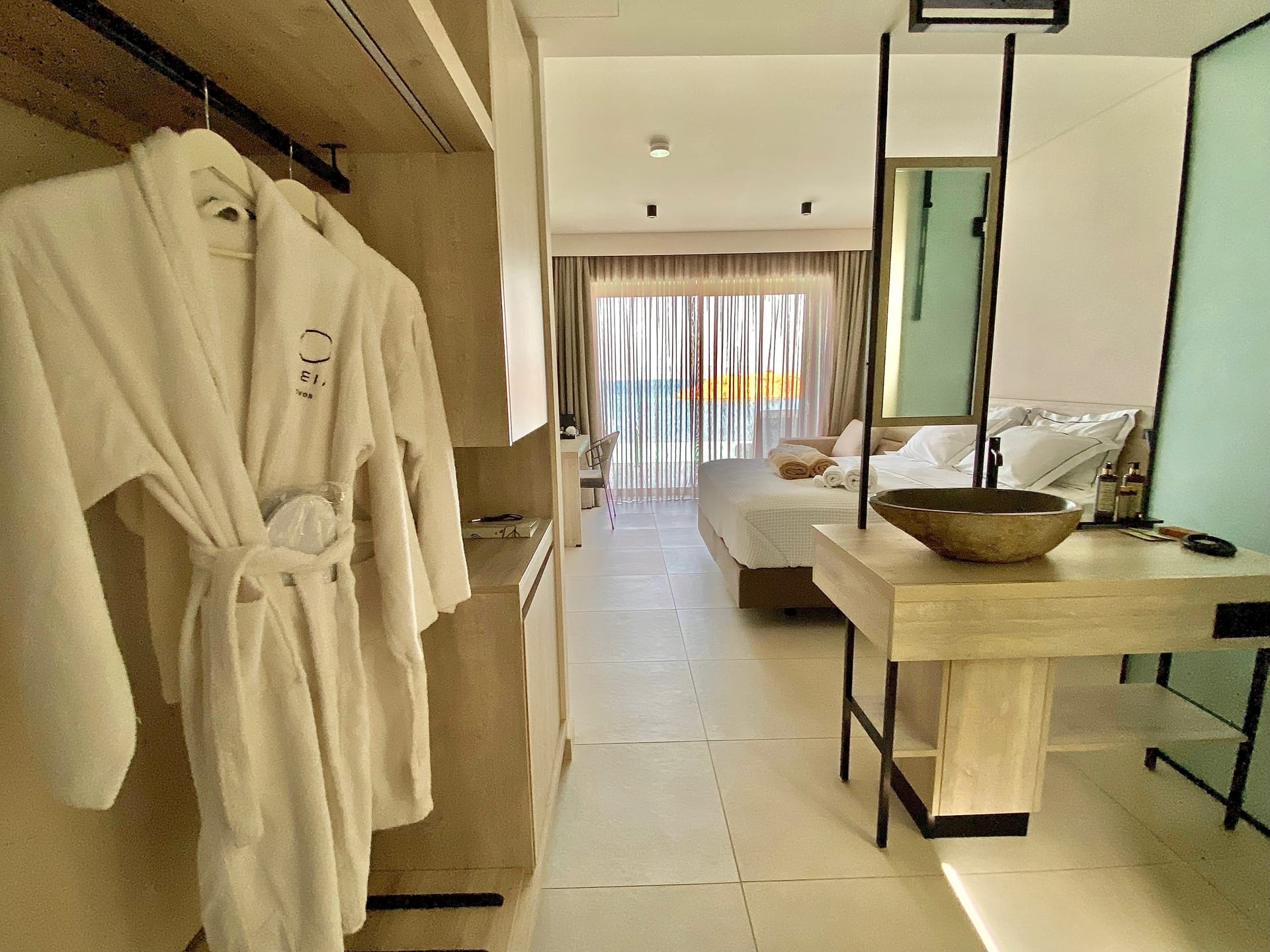 Eleia Seafront Rooms & Villas - 13