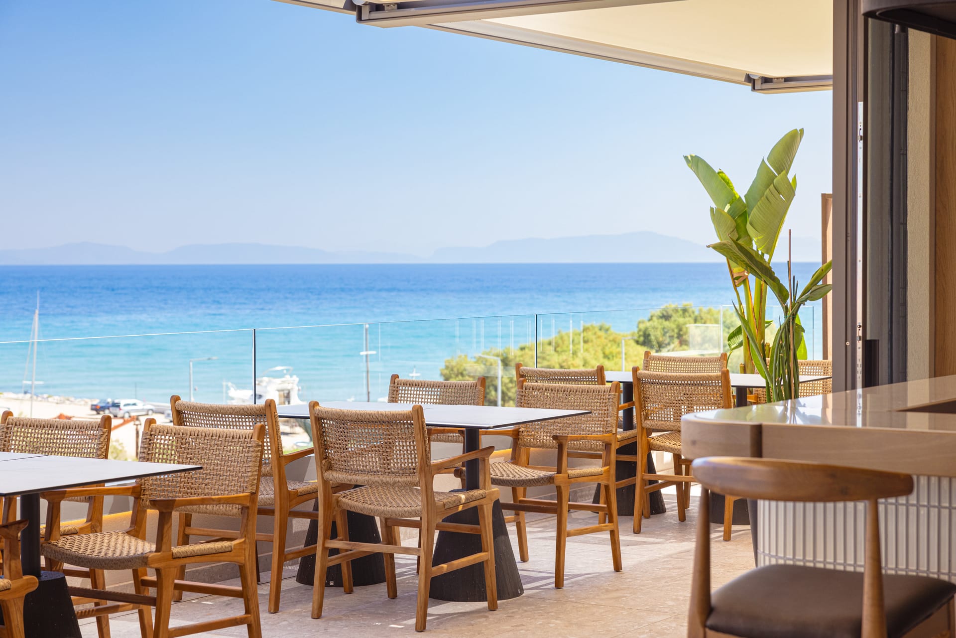 Erato Seaside Hotel - 2
