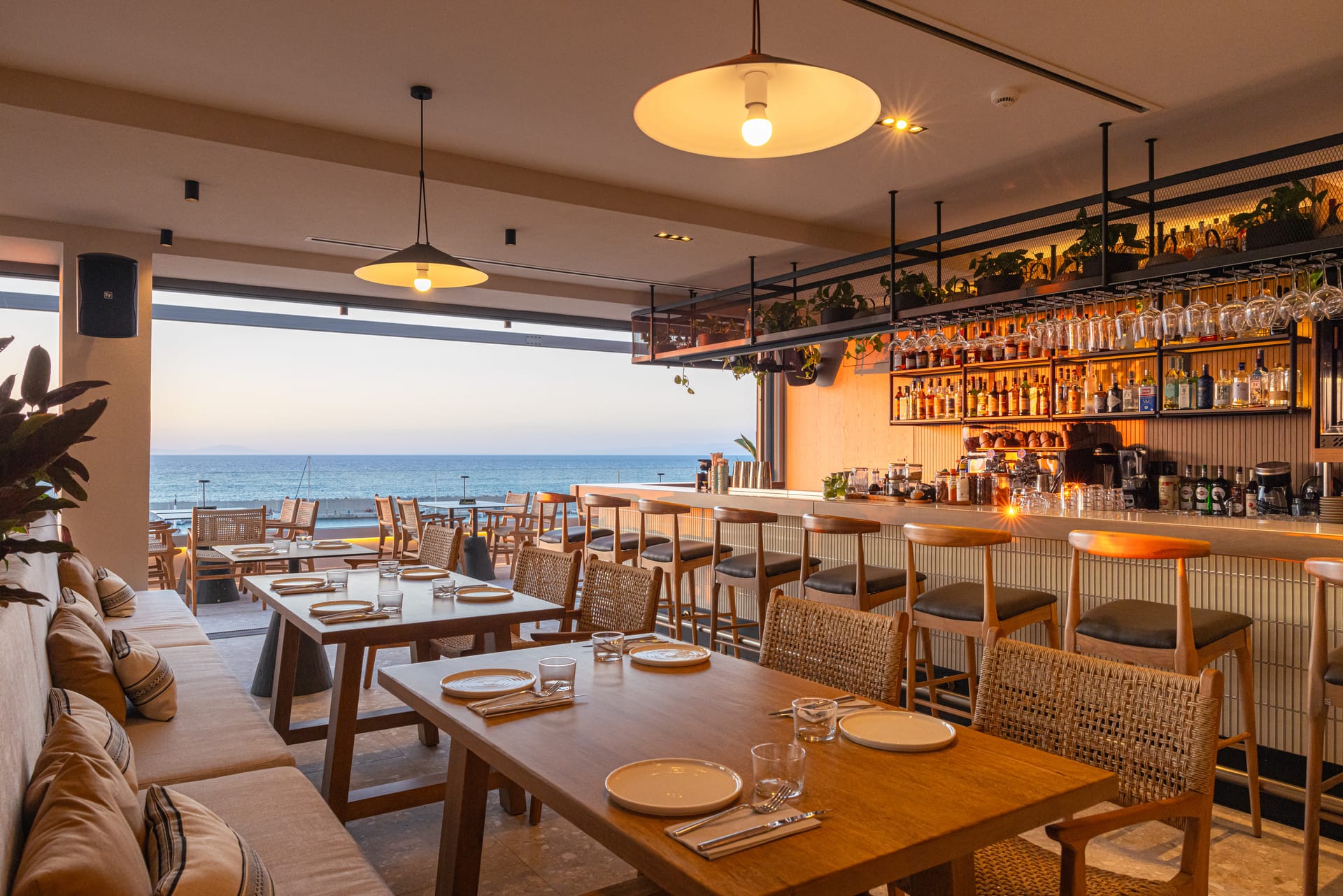 Erato Seaside Hotel - 3