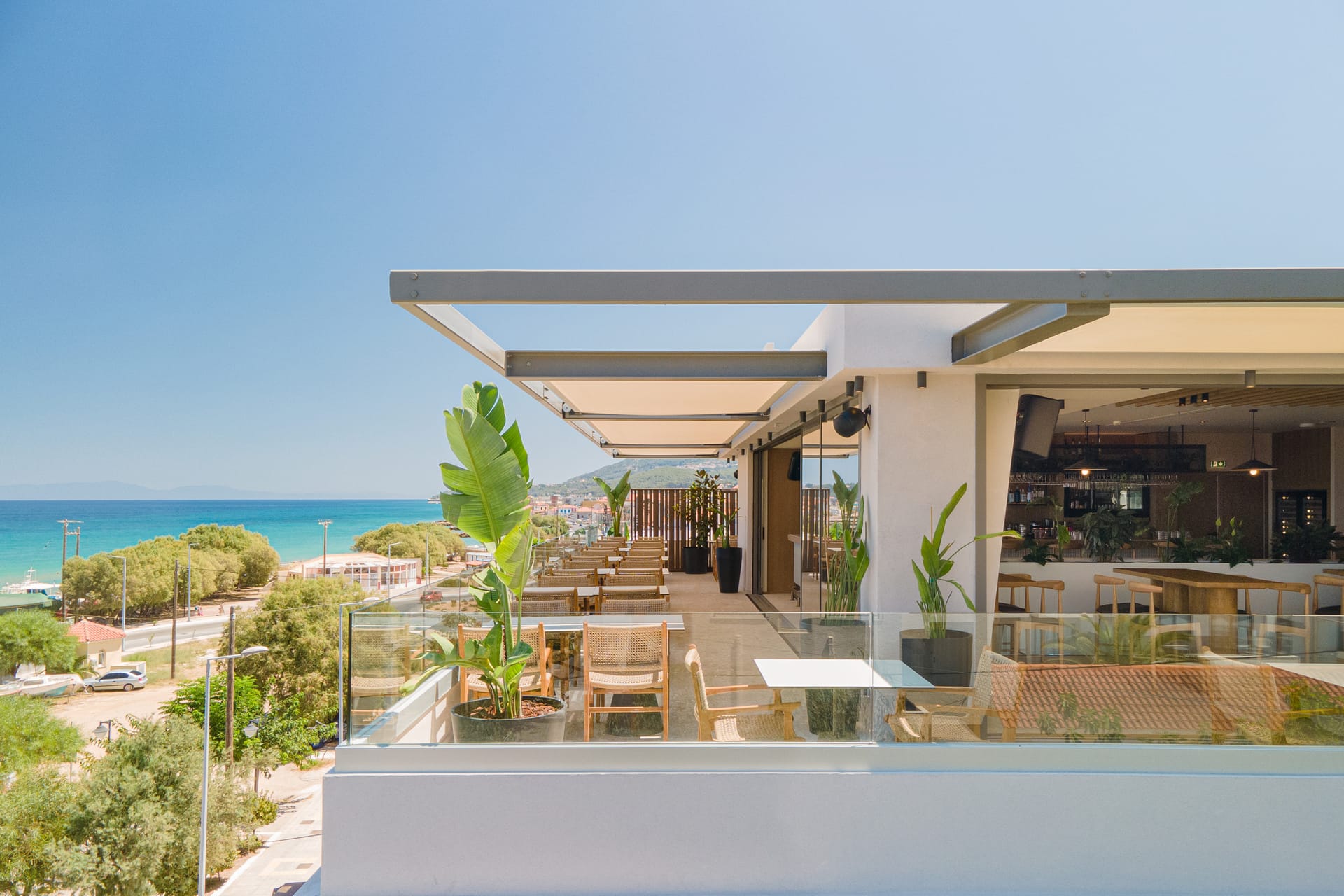Erato Seaside Hotel - 8