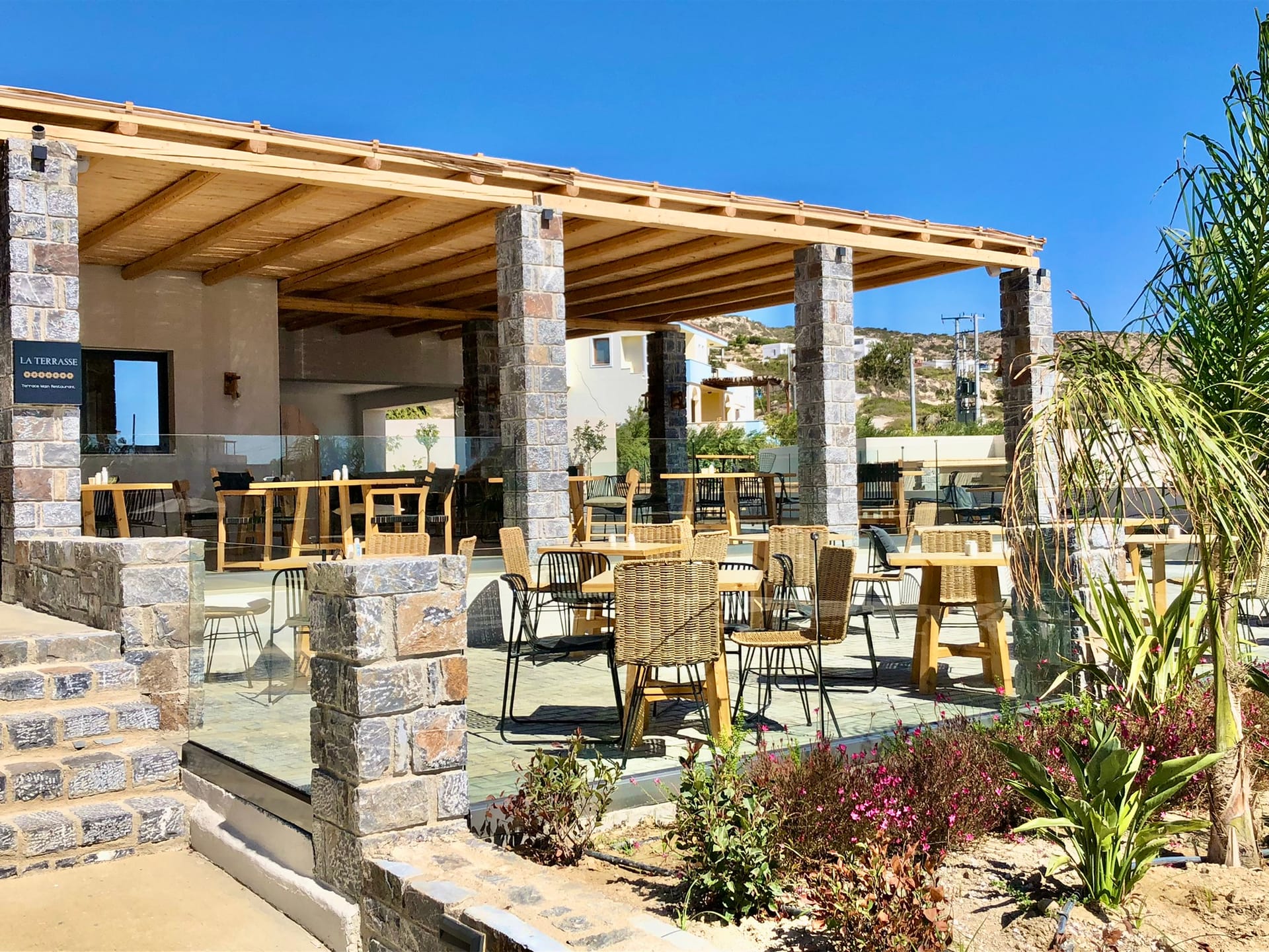 Helios Beach Hotel & Bungalows - 11