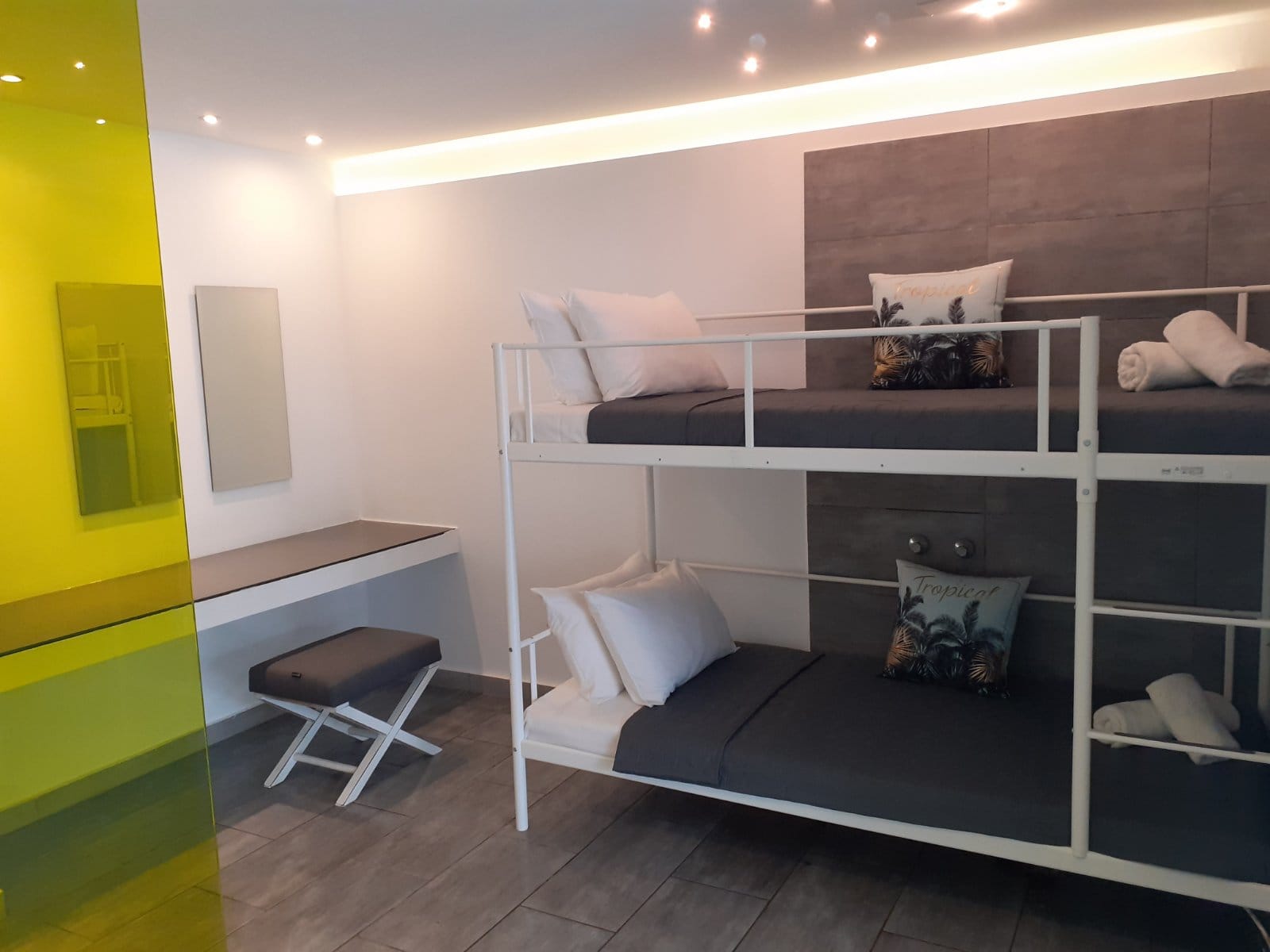 Kapahi Sea View Apartments & Suites - 28