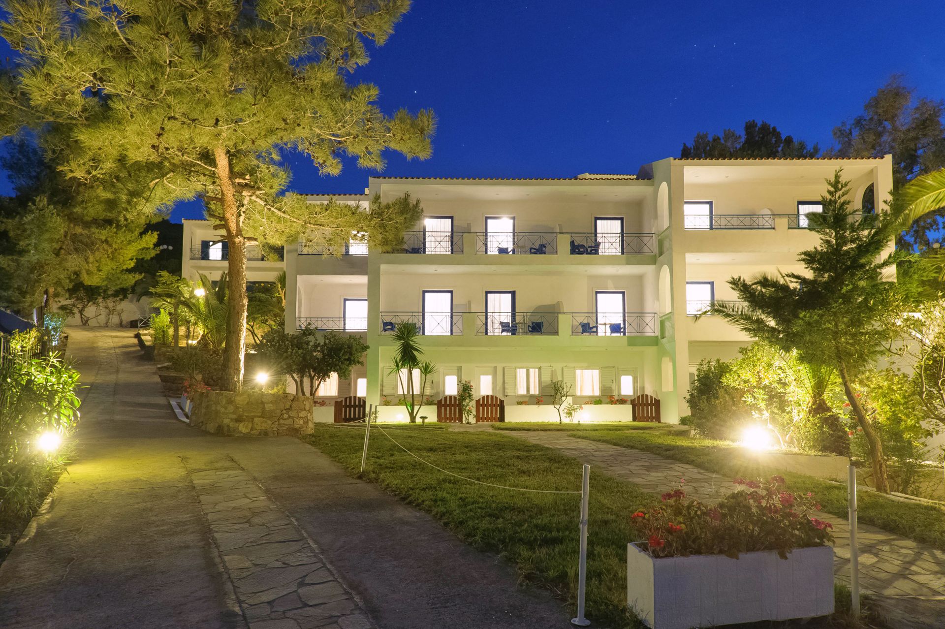 Karras’ Star Hotel - 3
