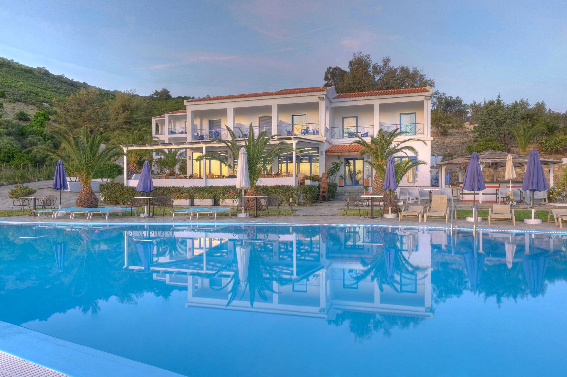 Karras’ Star Hotel - 4