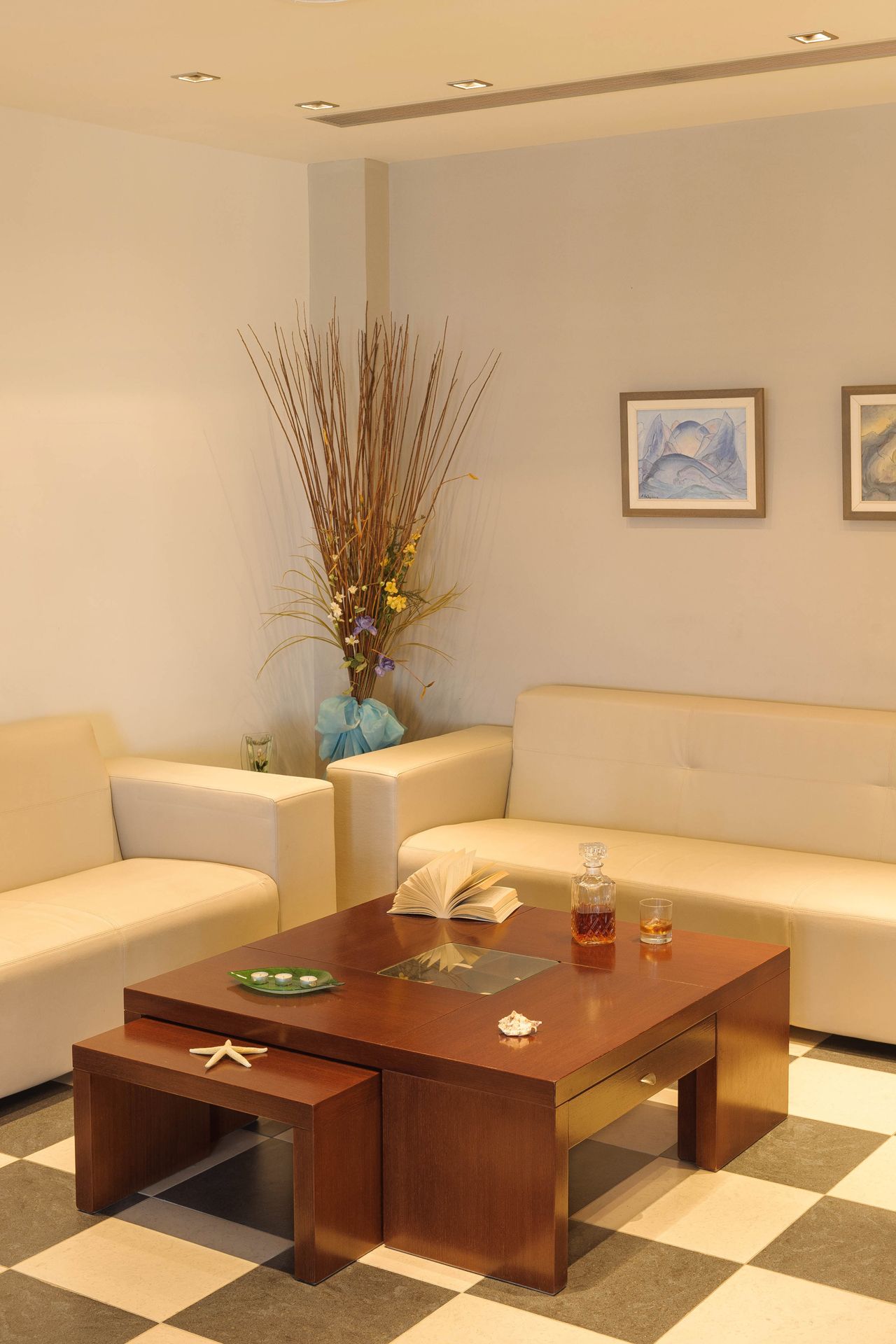 Karras’ Star Hotel - 7