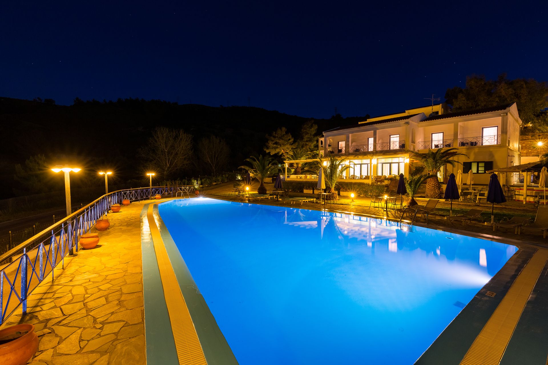 Karras’ Star Hotel - 15