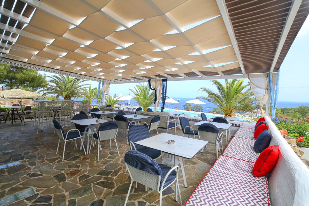 Karras’ Star Hotel - 17