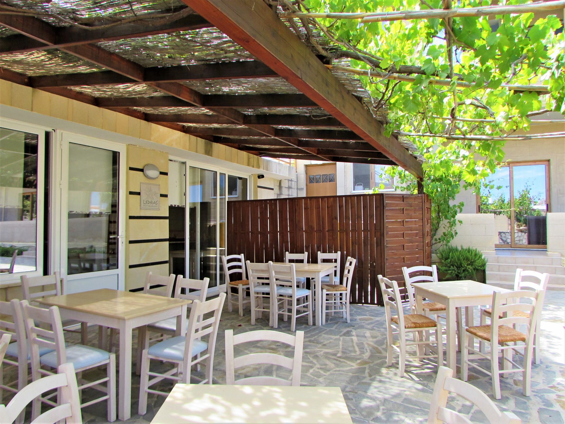 Ledras Beach Hotel & Villas - 10