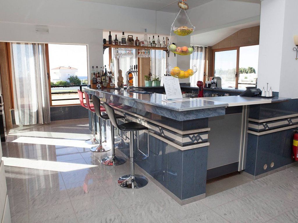 Ledras Beach Hotel & Villas - 11