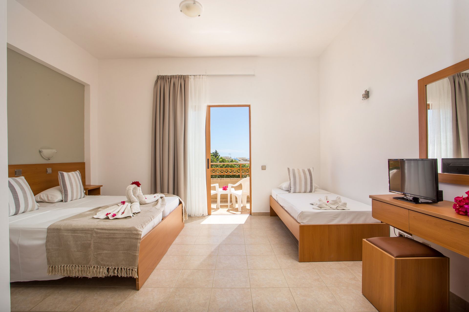 Ledras Beach Hotel & Villas - 15