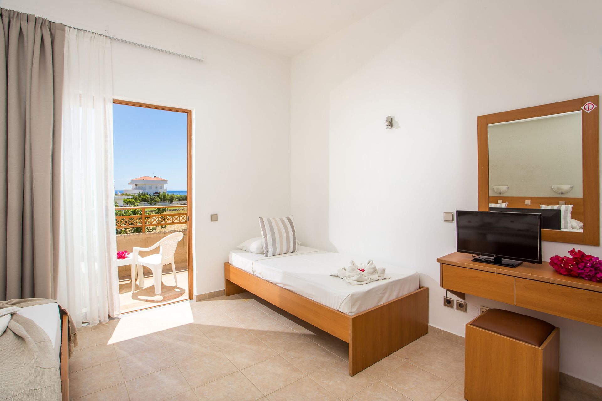 Ledras Beach Hotel & Villas - 16