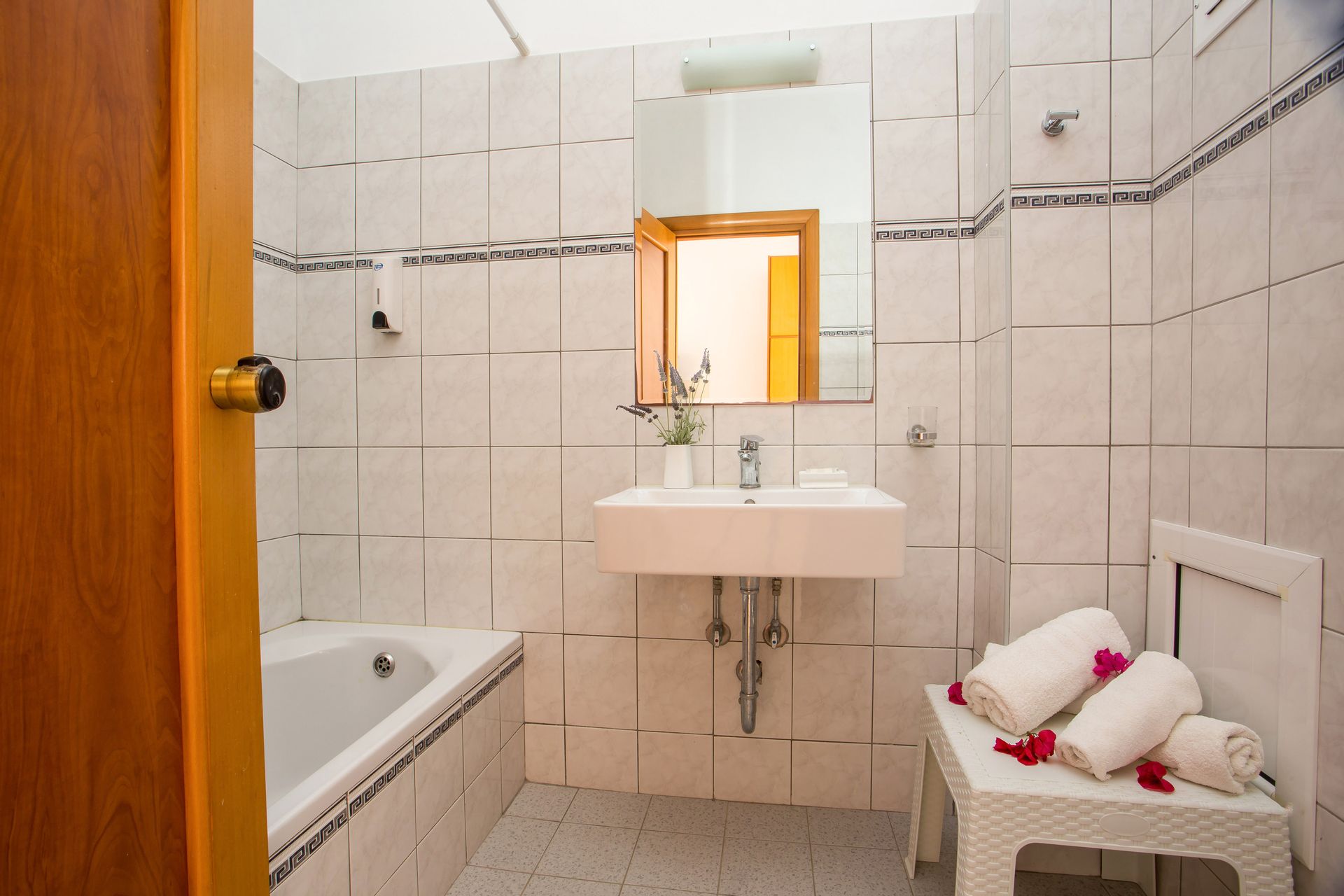 Ledras Beach Hotel & Villas - 18