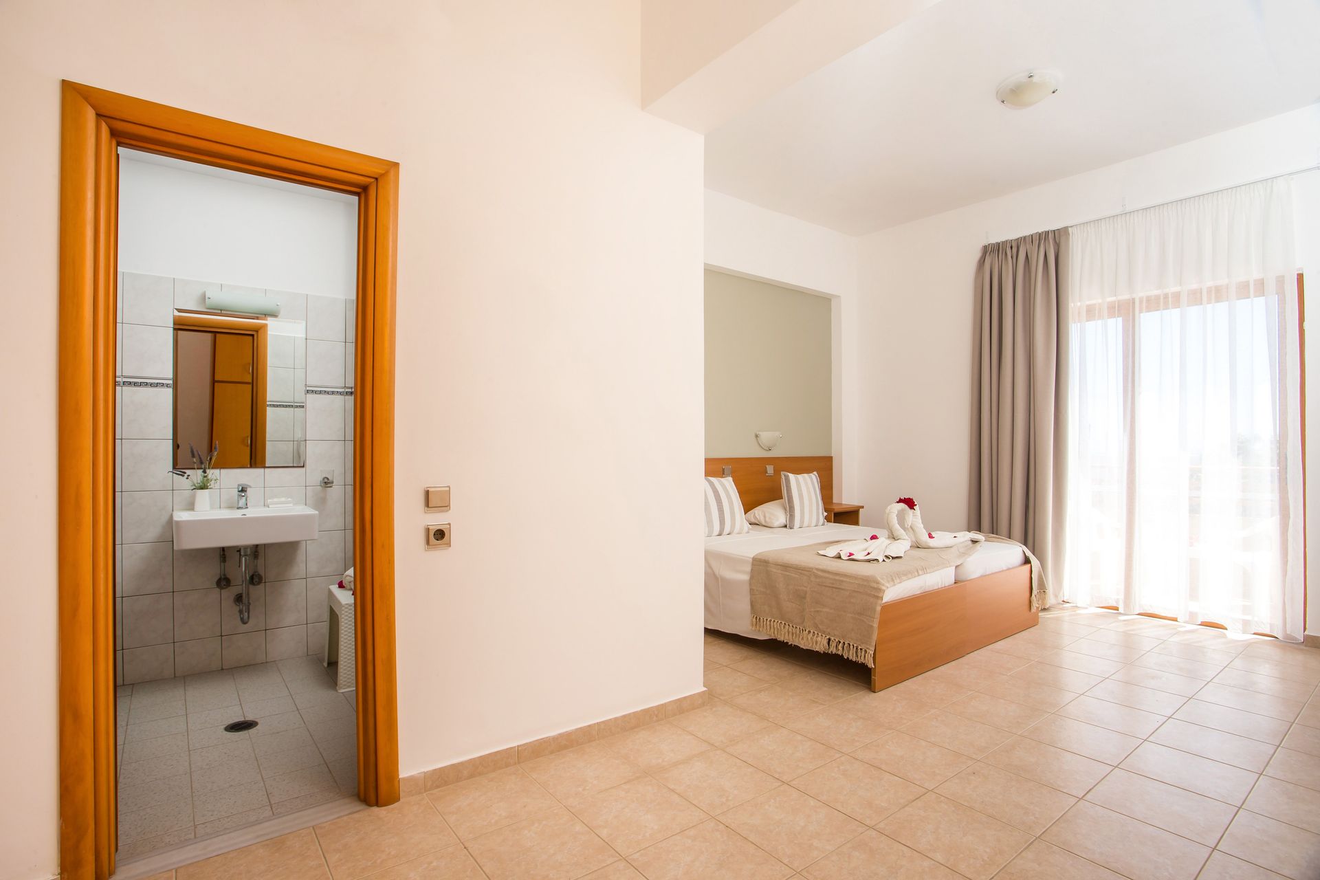 Ledras Beach Hotel & Villas - 19