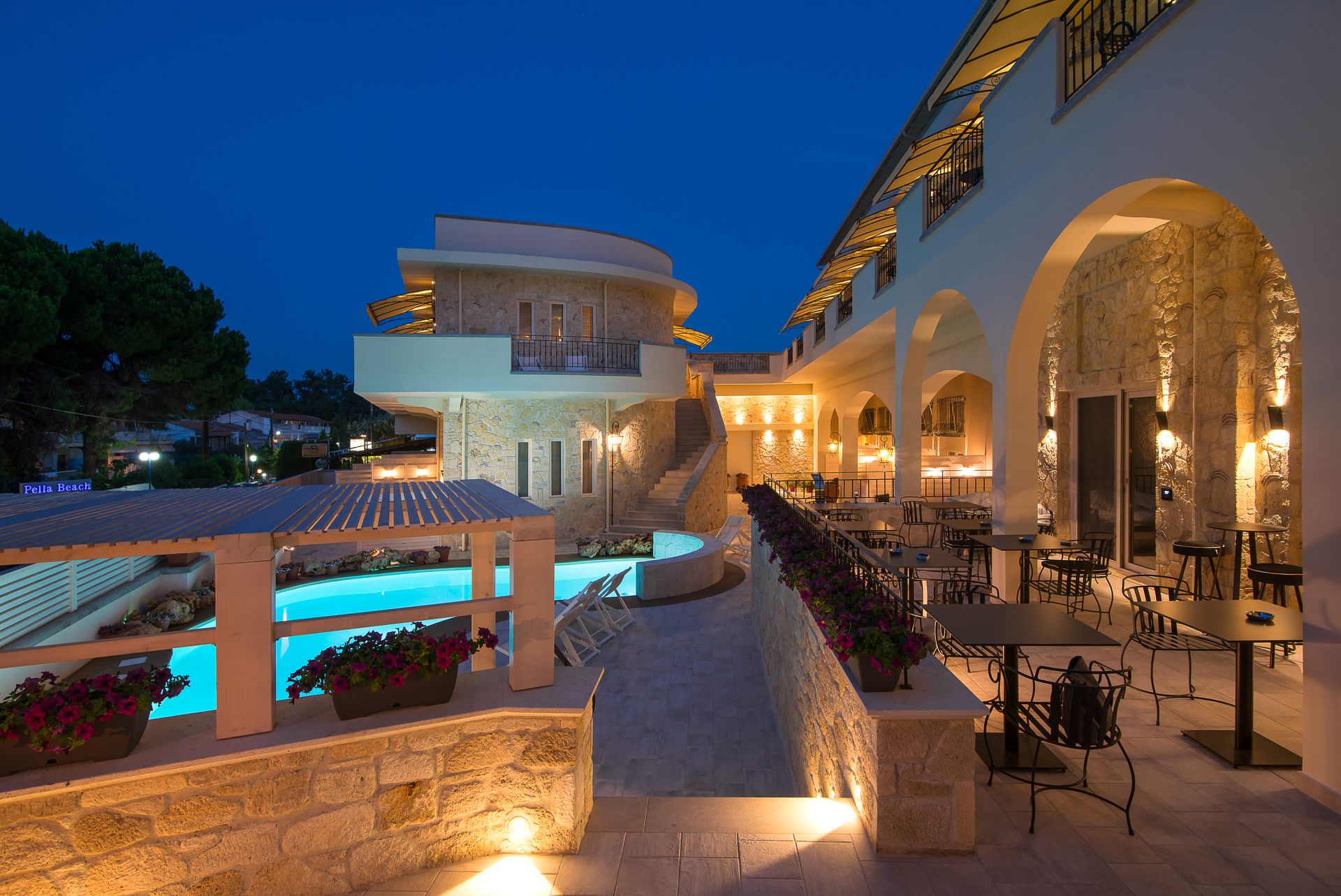 Neikos Luxury Suites - 1