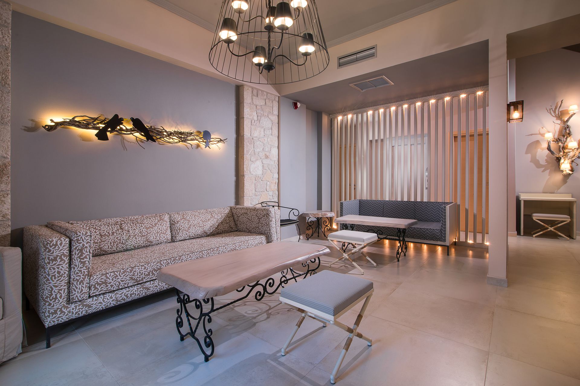 Neikos Luxury Suites - 13
