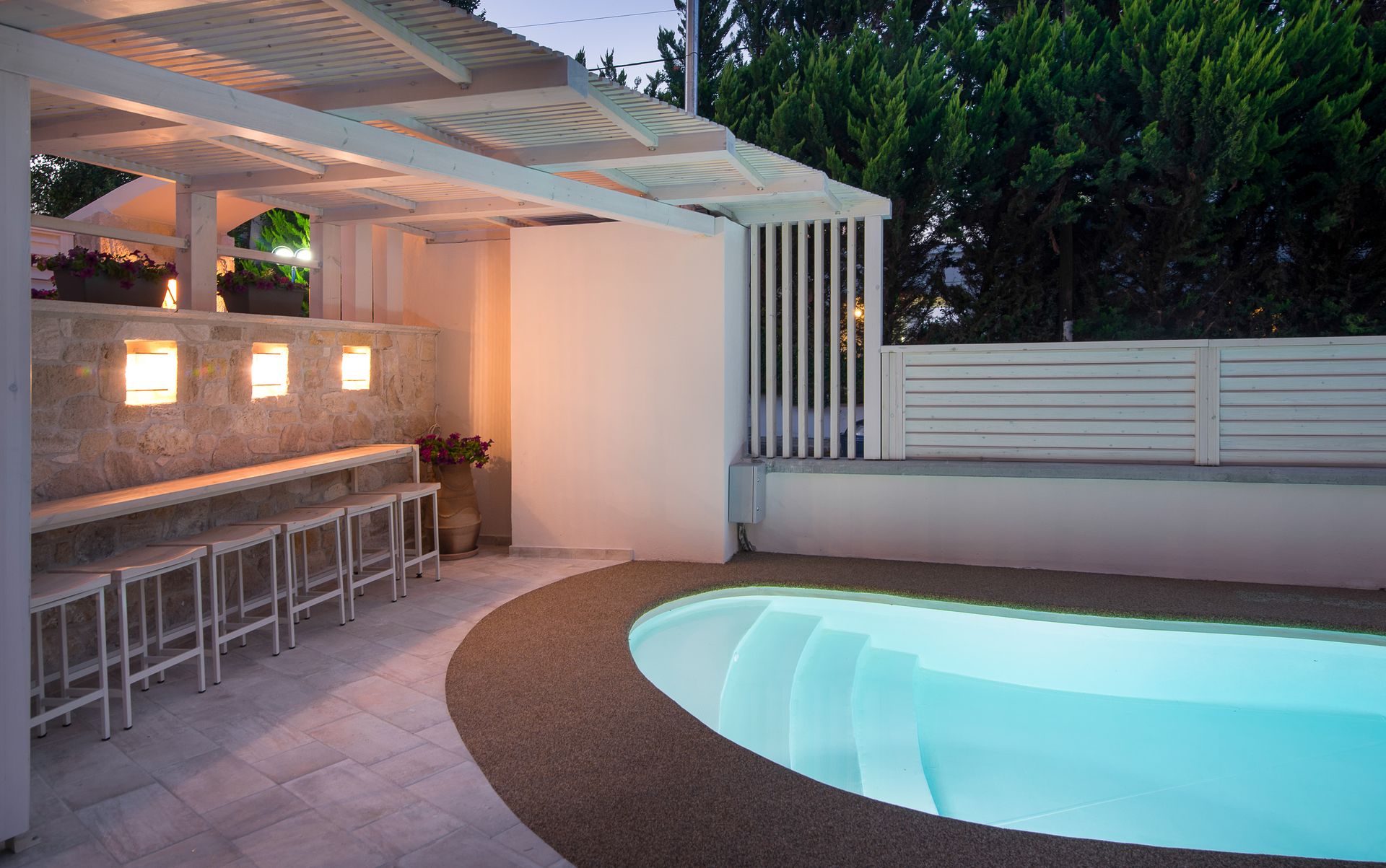 Neikos Luxury Suites - 16