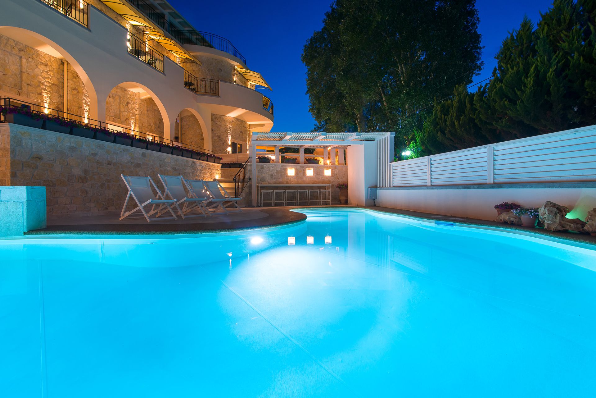 Neikos Luxury Suites - 22