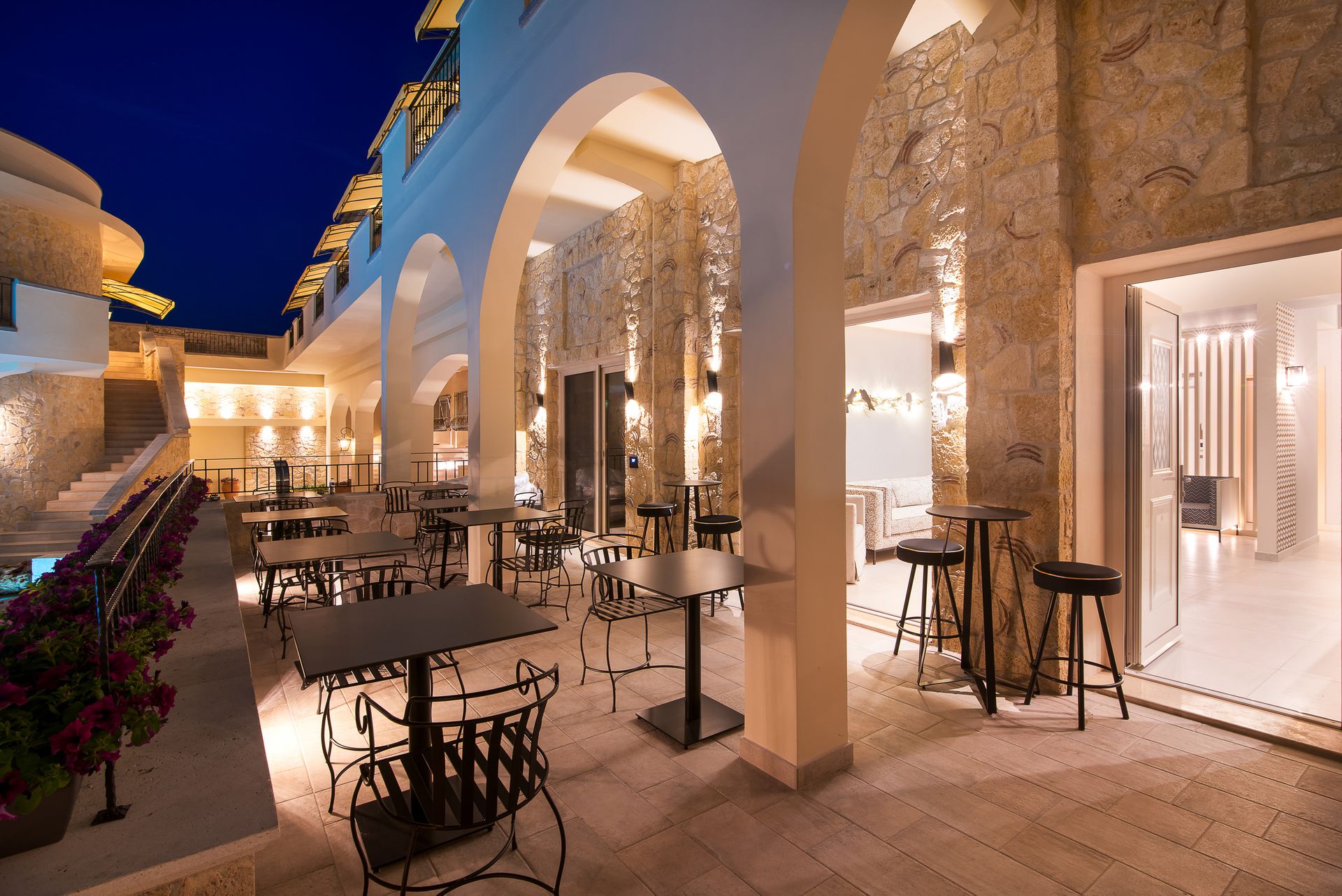 Neikos Luxury Suites - 23