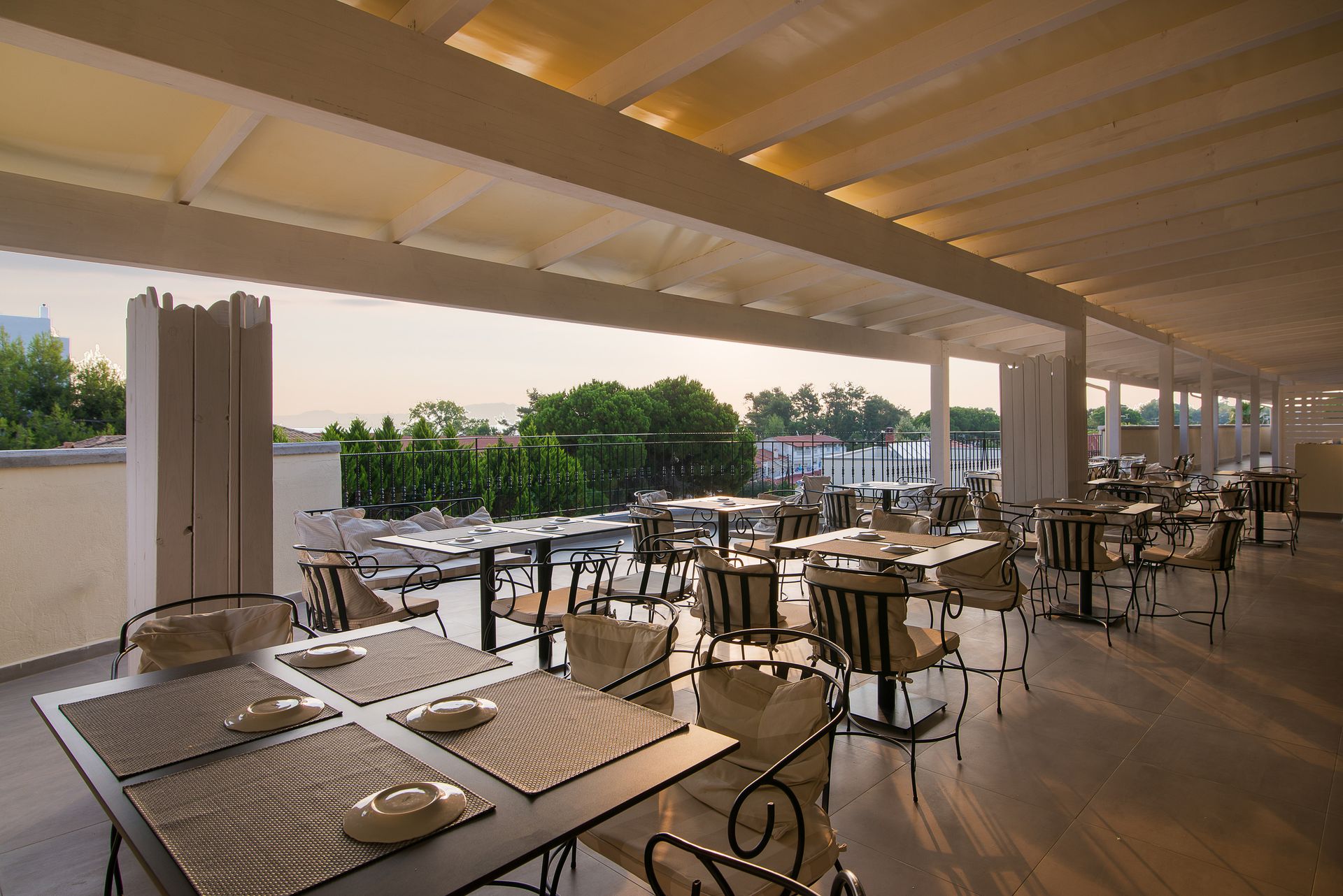 Neikos Luxury Suites - 25