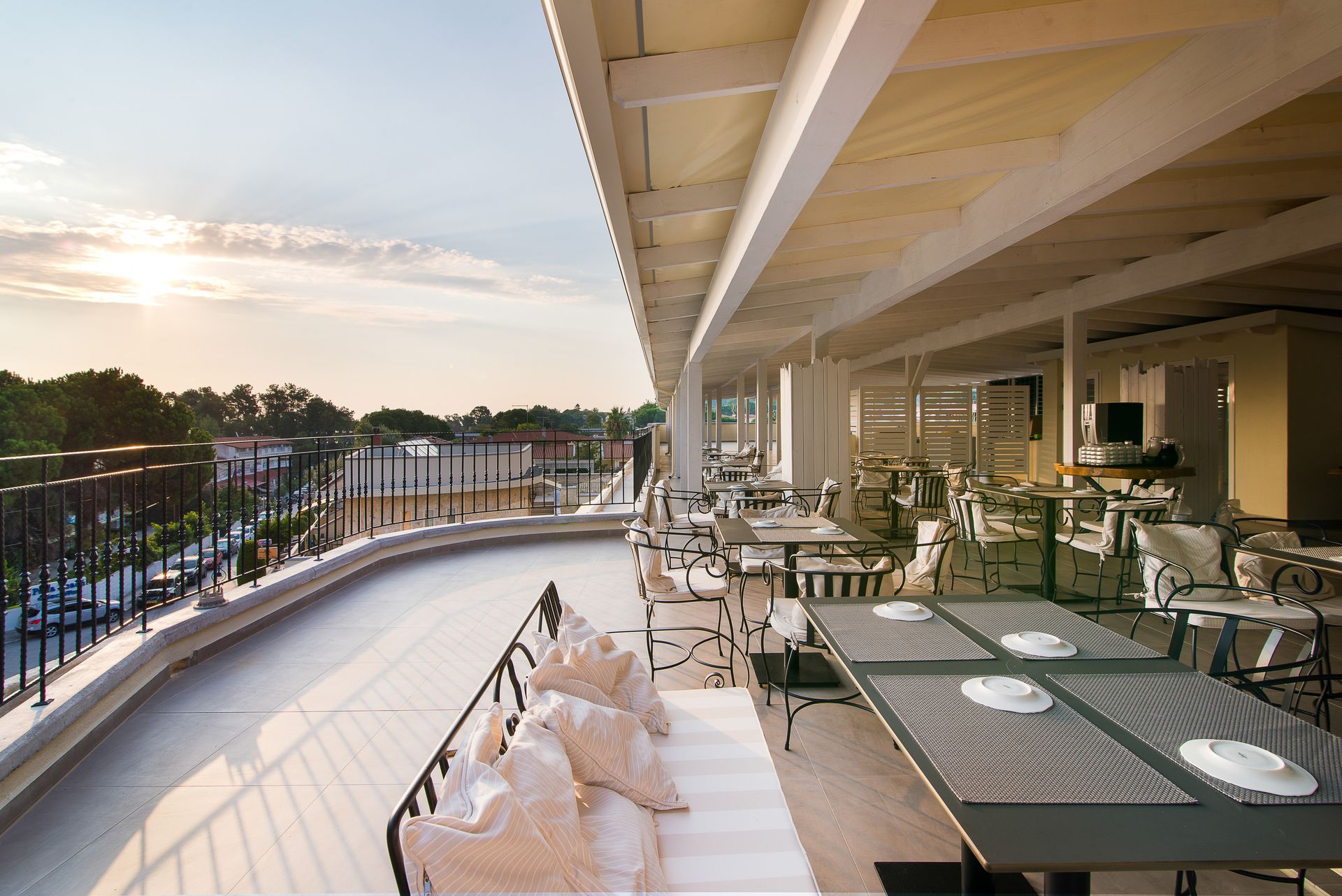 Neikos Luxury Suites - 26