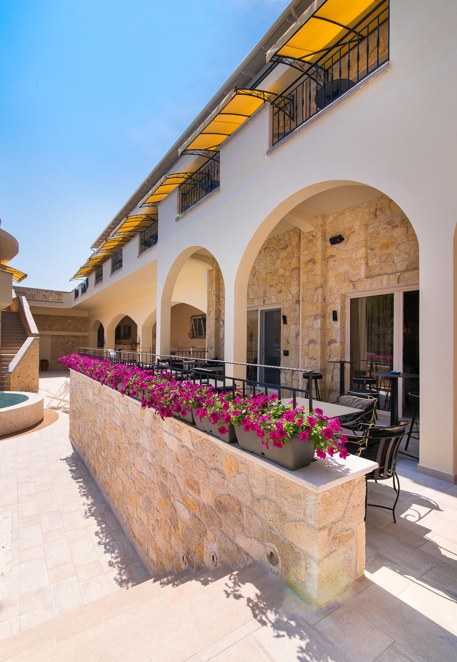 Neikos Luxury Suites - 46