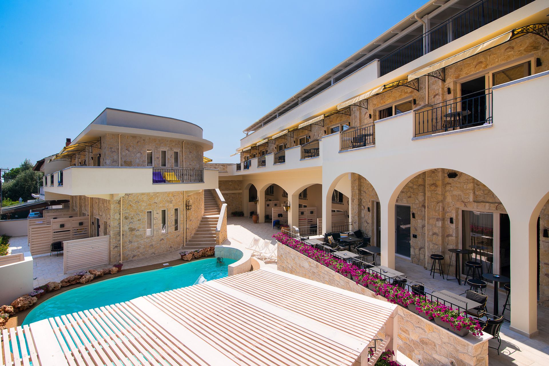 Neikos Luxury Suites - 47