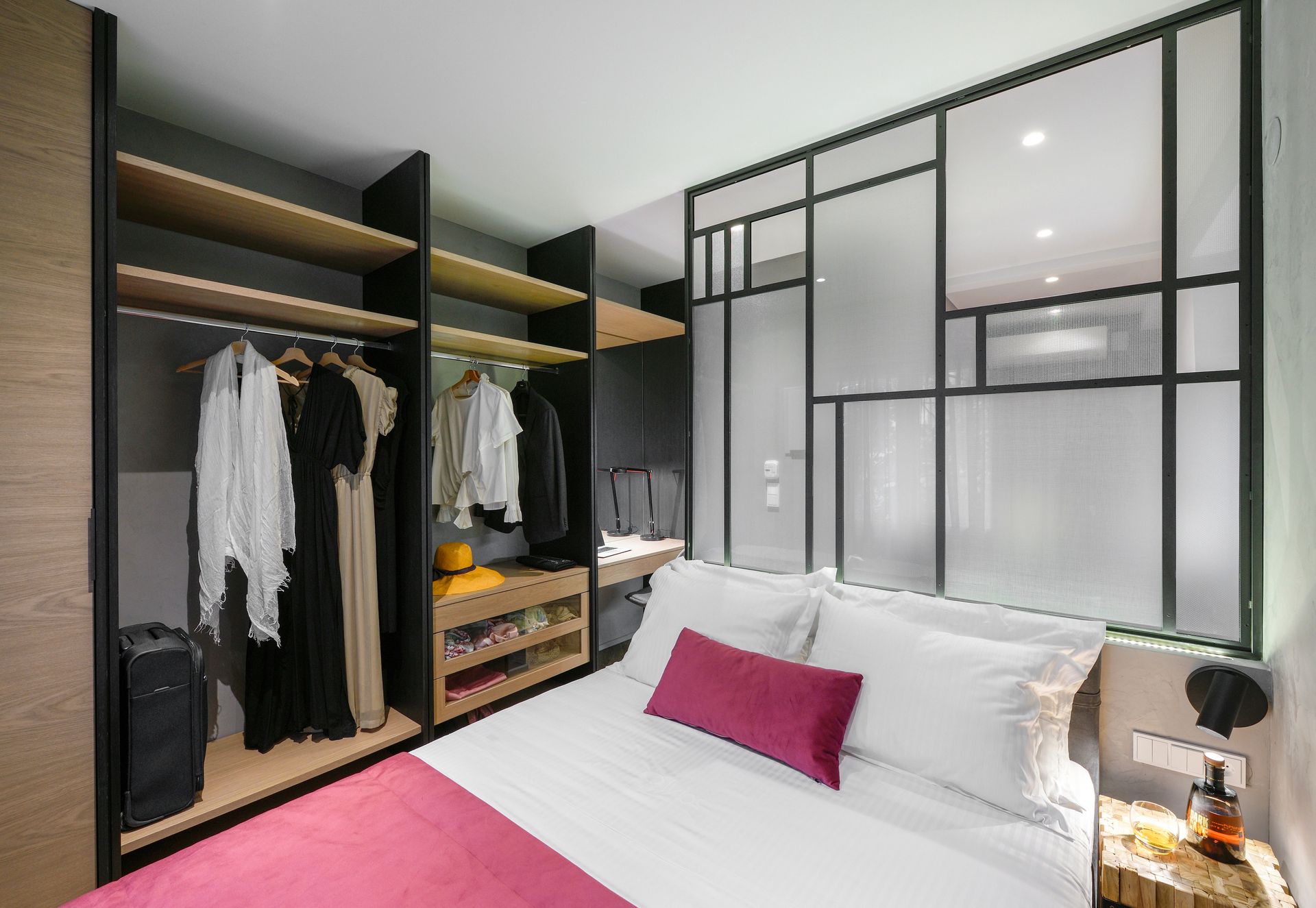 Olvios Luxury Suites & Lofts - 12