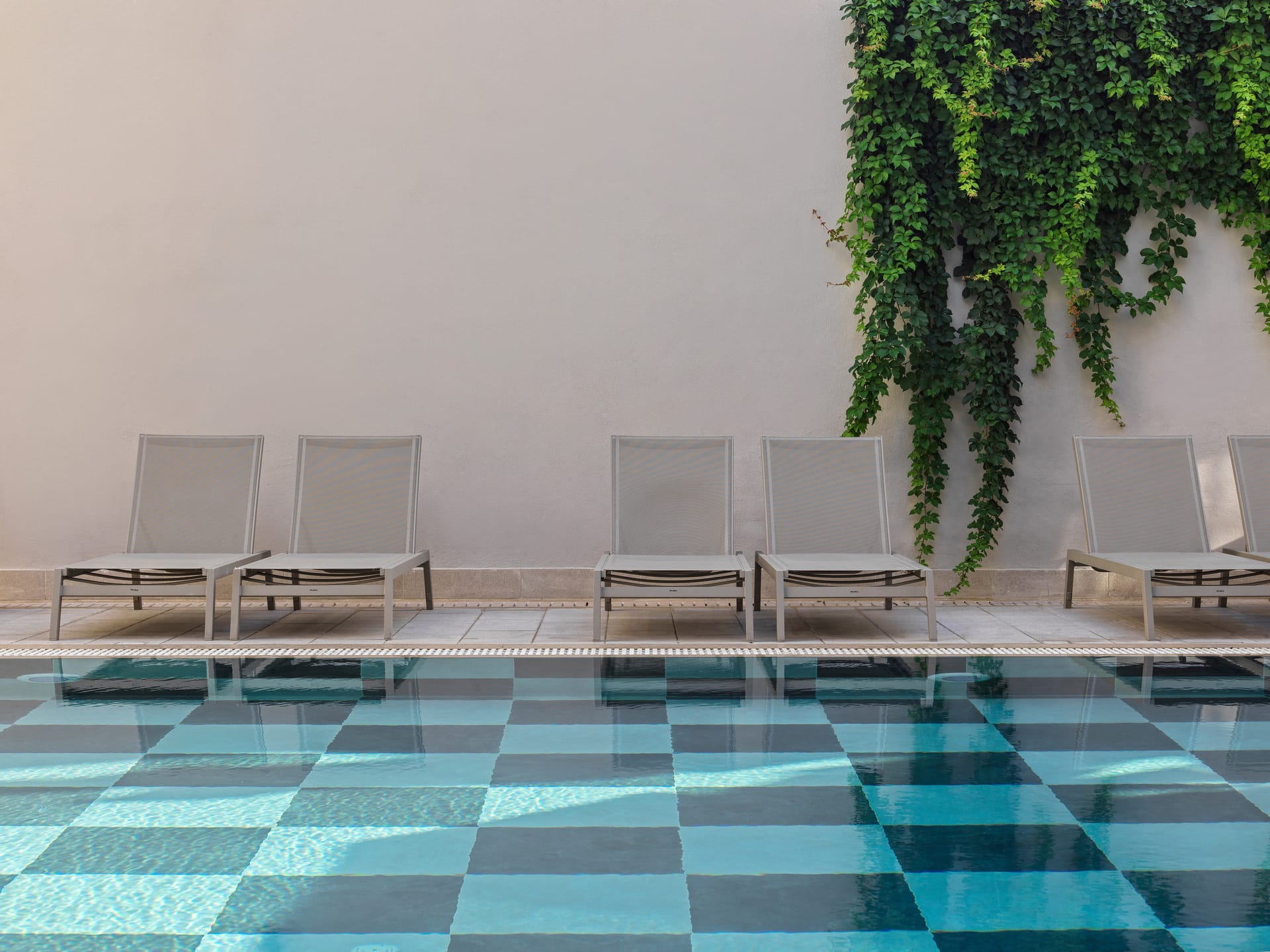 Pearl Hotel - 2