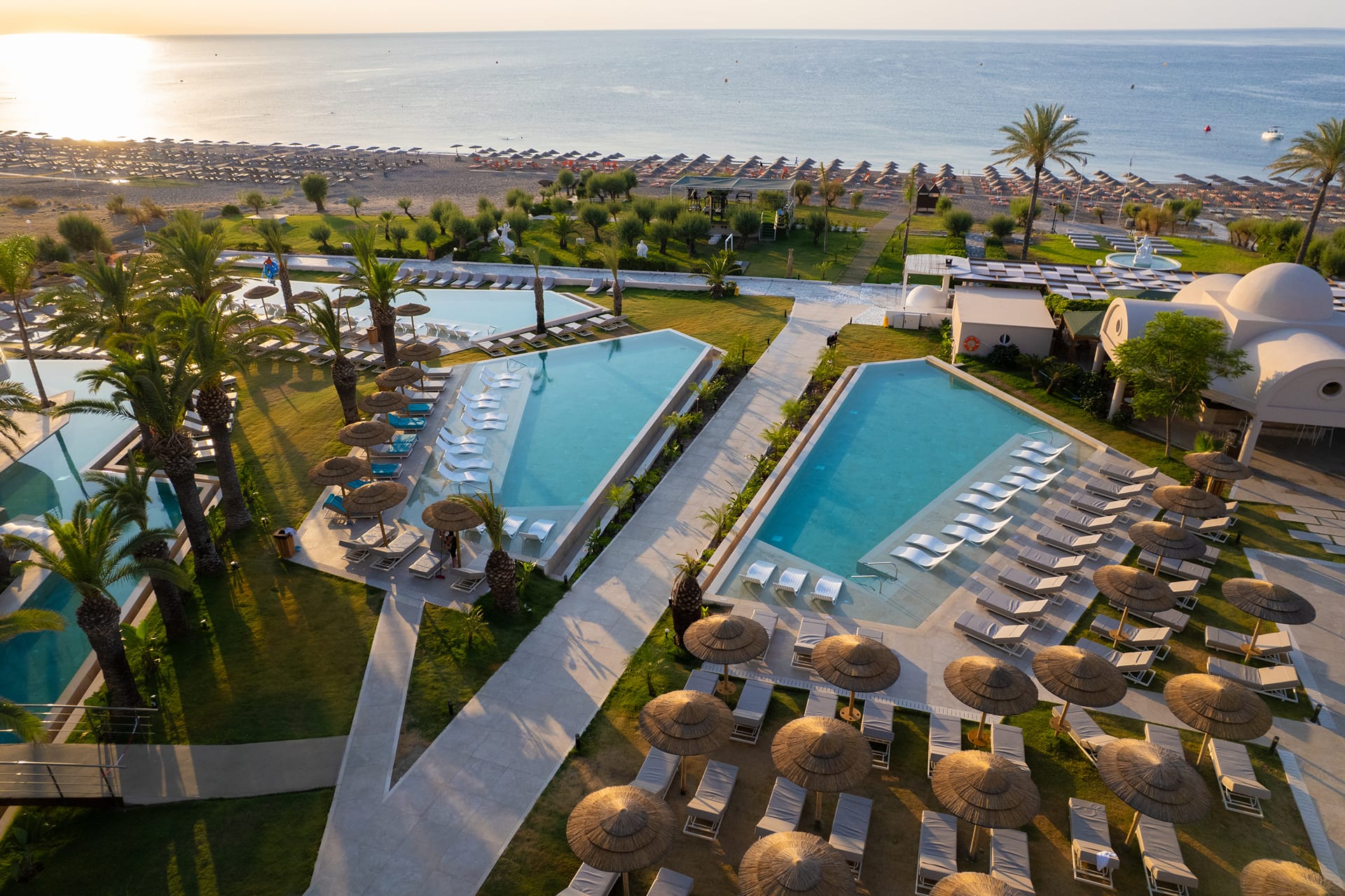 Pegasos Deluxe Beach Hotel - 2